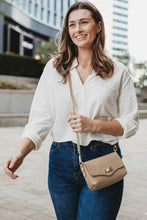 Load image into Gallery viewer, Elie Beaumont Elie Beaumont Twist TWIST CLASP HANDBAG