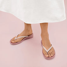 Load image into Gallery viewer, Fitflop Ada IQushion Solid Flip-Flops