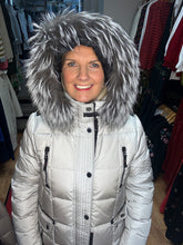 Load image into Gallery viewer, Junge 2060-65 Coat with fur hood