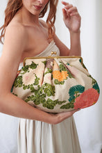 Load image into Gallery viewer, One Hundred Stars Bkljacput KISS LOCK CLUTCH