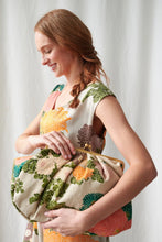 Load image into Gallery viewer, One Hundred Stars Bkljacput KISS LOCK CLUTCH