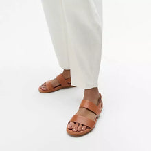 Load image into Gallery viewer, Fitflop Eb1 592 GRACIE LEATHER BACK STRAP