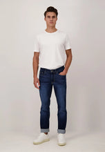 Load image into Gallery viewer, MODERN-FIT JEANS