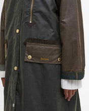 Load image into Gallery viewer, Barbour Lwx1485ol52 Barbour Evette Wax     Fern/Be
