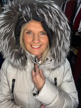Load image into Gallery viewer, Junge 2060-65 Coat with fur hood
