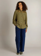 Load image into Gallery viewer, Ivy Beau 4201269 Hanien blouse
