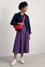 Load image into Gallery viewer, Seasalt B-Wm22297-32257 Chapelle Dress Looping Floral Dark Voyage
