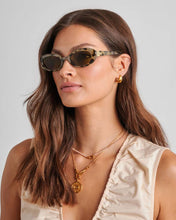Load image into Gallery viewer, Katie Loxton Klsg112 NISSI SUNGLASSES
