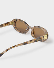 Load image into Gallery viewer, Katie Loxton Klsg112 NISSI SUNGLASSES
