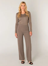 Load image into Gallery viewer, Base Level 6000092 YARAH TROUSERS
