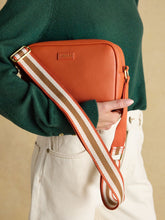 Load image into Gallery viewer, Joules An6490 TRENT ORANGE BAG
