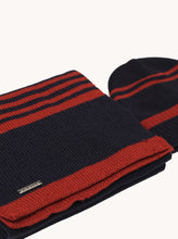Load image into Gallery viewer, A Fish Named Fred 32.270 SCARF &amp; BEANIE SET
