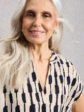 Load image into Gallery viewer, White Stuff 445249 Nicole linen blend top
