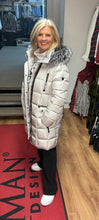 Load image into Gallery viewer, Junge 2060-65 Coat with fur hood
