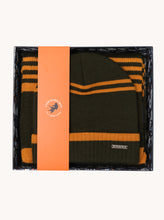 Load image into Gallery viewer, A Fish Named Fred 32.270 SCARF &amp; BEANIE SET
