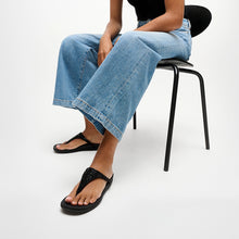 Load image into Gallery viewer, Fitflop A5y-001 SOLAY MIXED CRYSTAL TOE-POST
