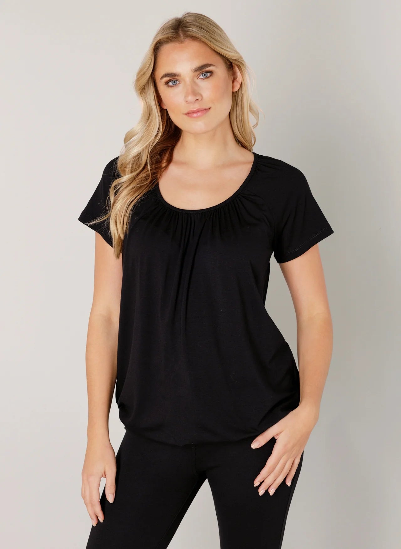 Base Level 6000033 YONA TSHIRT