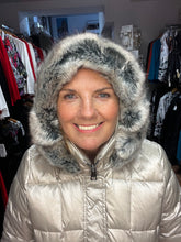 Load image into Gallery viewer, Barbara Lebek 10790042 Down shortcoat with hood and fake fur
