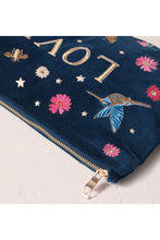 Load image into Gallery viewer, Elizabeth Scarlett 82195 Love everyday pouch
