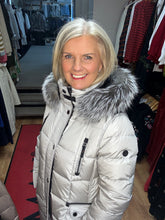 Load image into Gallery viewer, Junge 2060-65 Coat with fur hood
