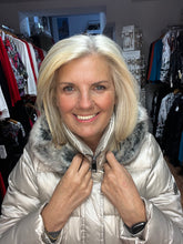 Load image into Gallery viewer, Barbara Lebek 10790042 Down shortcoat with hood and fake fur
