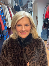 Load image into Gallery viewer, Micha 143 234 LEOPARD FUR COAT
