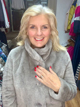 Load image into Gallery viewer, Barbara Lebek 30230052 FAKE FUR JACKET
