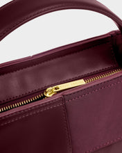Load image into Gallery viewer, Katie Loxton Klb4227 TAYA HANDLE BAG
