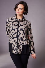 Load image into Gallery viewer, Peruzzi W23121 PRINT POCKET TOP
