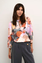 Load image into Gallery viewer, Culture 50109832 CUMOMA LS BLOUSE
