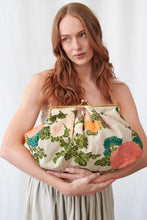 Load image into Gallery viewer, One Hundred Stars Bkljacput KISS LOCK CLUTCH
