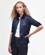Load image into Gallery viewer, Barbour Lqu1012ny71 Barbour Deveron Quilt  Navy/Pa
