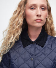 Load image into Gallery viewer, Barbour Lqu1012ny71 Barbour Deveron Quilt  Navy/Pa
