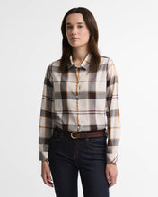 Load image into Gallery viewer, Barbour Lsh1352 Barbour Moorland Shirt Ecru Mu
