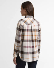Load image into Gallery viewer, Barbour Lsh1352 Barbour Moorland Shirt Ecru Mu
