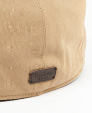 Load image into Gallery viewer, Barbour Mha0413sn54 Barbour Finnean Cap    Sandsto
