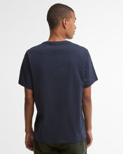 Load image into Gallery viewer, Barbour Mts1655 Barbour Tartan Crest T Navy
