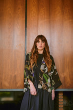 Load image into Gallery viewer, One Hundred Stars Ckmorcblk ORCHID BLACK CREPE KIMONO
