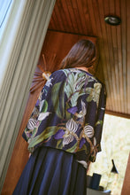 Load image into Gallery viewer, One Hundred Stars Ckmorcblk ORCHID BLACK CREPE KIMONO
