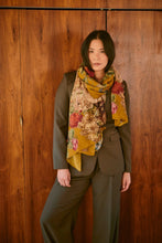 Load image into Gallery viewer, One Hundred Stars Scaprigol PRIMULA GOLD SCARF

