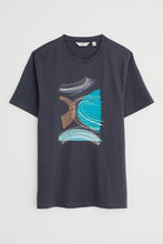 Load image into Gallery viewer, Seasalt B-Mn32997-34951 Men&#39;s Midwatch T-Shirt Land Shapes Inkwell
