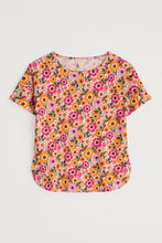 Load image into Gallery viewer, Seasalt B-Wm38023-35419 Bryher View T-Shirt Retro Daisies Chalk
