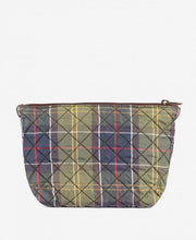 Load image into Gallery viewer, Barbour Lac0271 Barbour Quilt Washbag
