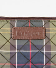 Load image into Gallery viewer, Barbour Lac0271 Barbour Quilt Washbag
