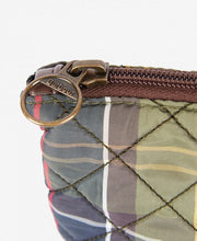 Load image into Gallery viewer, Barbour Lac0271 Barbour Quilt Washbag
